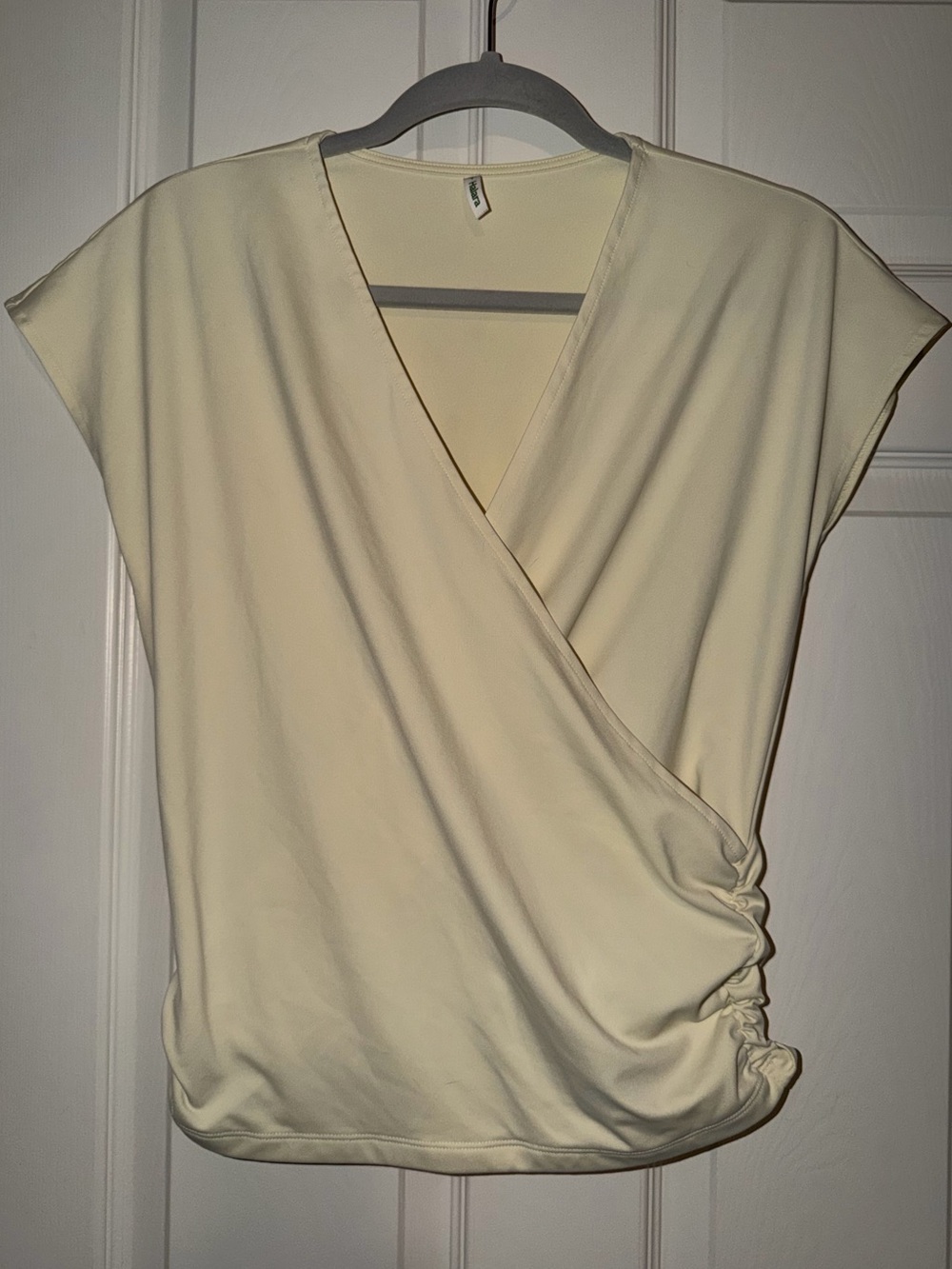 HALARA Cream V-Neck Crop Sleeve Ruched Solid Work Top